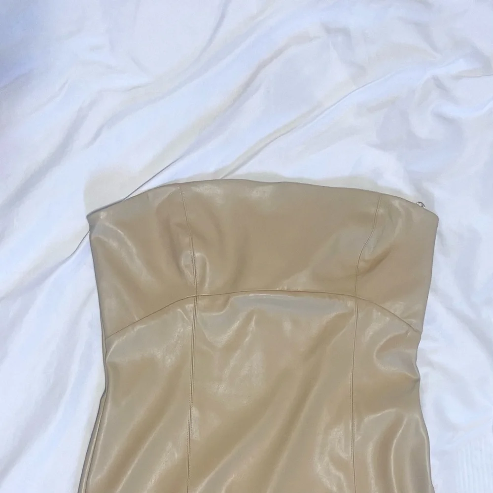 ZARA Faux Leather Strapless Midi Dress Tan Cream Size Med. NWT - Picture 4 of 13
